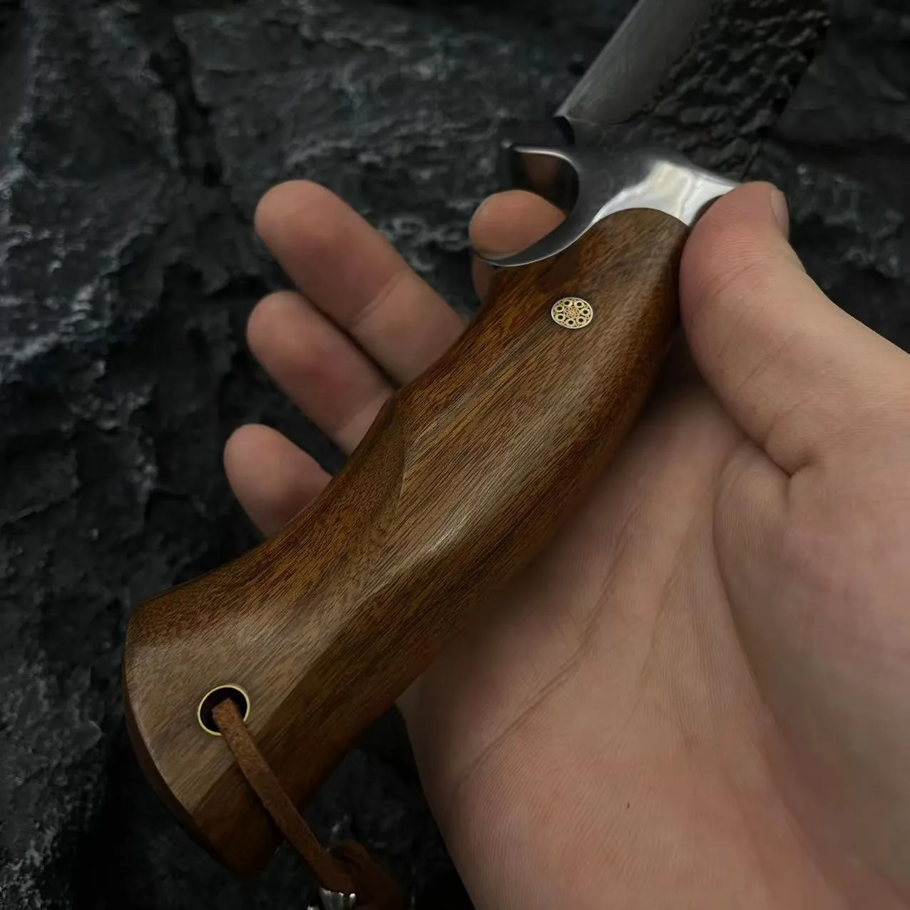 Handmade Fixed Blade Camping Knife - Full Tang Wood Handle, Gorgeous Pattern with Leather Sheath, EDC Knife for Outdoor, Survival  or everyday use