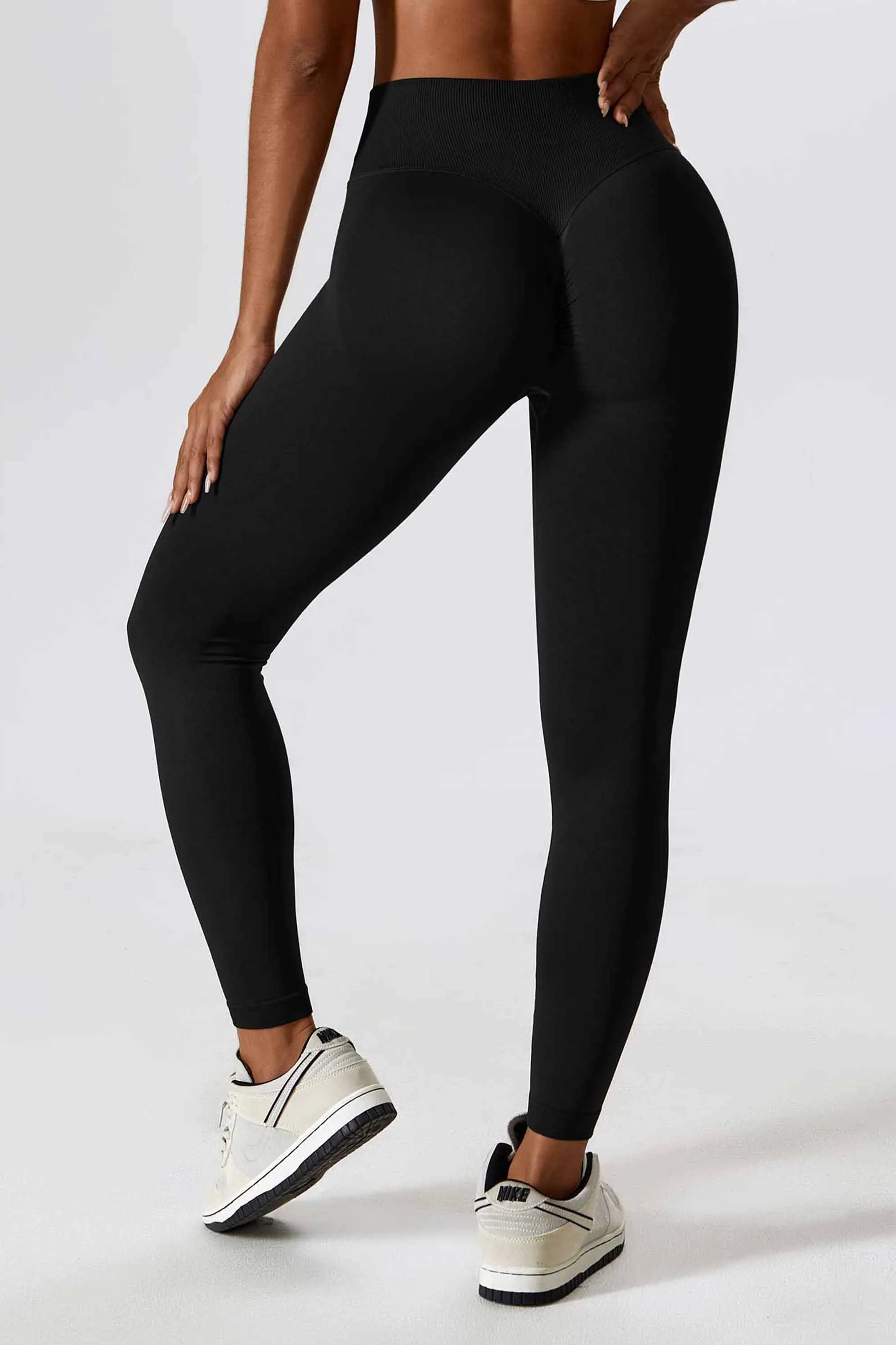 HR4596-BR European and American medium-intensity peach hip-lifting sports fitness leggings, seamless and naked feel yoga pants.